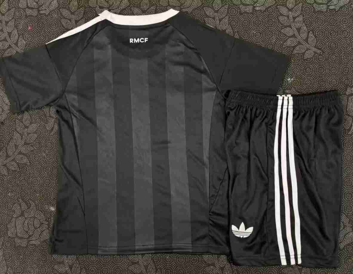 Camiseta Real Madrid Conjunto Niños Portero 2025 2026 Negro_1