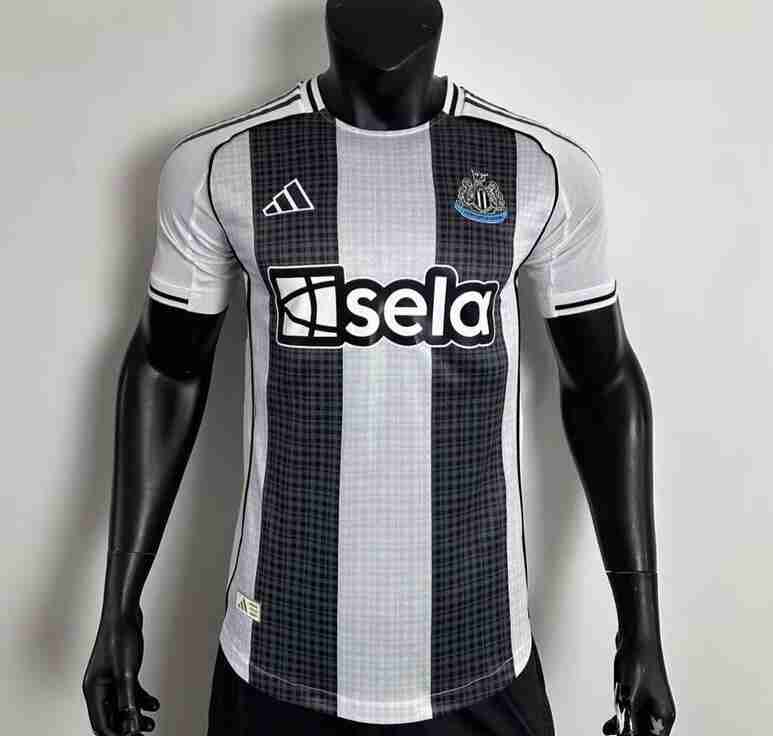 Versión Jugador Camiseta Primera Newcastle United 2025 2026